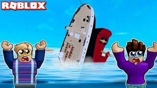 Gemi Batıyor!!  Titanik Gemisine Bindik - Hayri ve Kamil ile Roblox Titanic