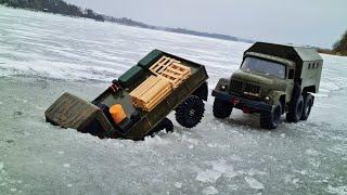 The truck FALLEN UNDER THE ICE ... ZIL 131 6x6 pulls GAZ Sadko ... RC OFFroad 6x6