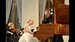 08.11.2017 Sofya Menshikova performs J.-S. Bach. Concerto №5 in F minor