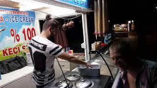 Продавец мороженого в Алании.