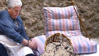 La COLCHONERA del pueblo. COLCHONES con LANA PURA de oveja. Así se "para un colchón" como antaño