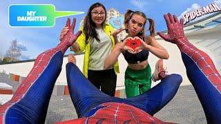 THIS CRAZY GIRL AND HER MOM WANTS SPIDER-MAN TO BE HER BOYFRIEND (Romantic Love ParkourPOV Comedy)