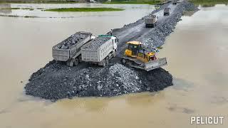 [Timelapse] AMAZING! Dumping of materials in the river for road construction