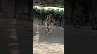 #short (CVR) Avoid falling while doing wheelie #viral #wheelie #trending