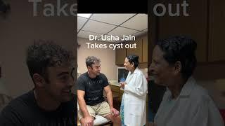 Dr. Usha Jain takes cyst out of chest.#drushajain #cyst #cystsurgery#surgery#uegentcare￼