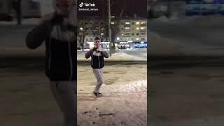 Полоцк. Обкурыш бьётся головой о дорожные знаки