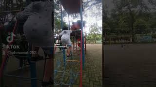 bermain di play ground lapangan rampal, kota Malang #malang #malangcity #aureliarachma