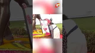 President Droupadi Murmu Pays Floral Tribute To Bhagwan Birsa Munda At Parliament House Complex