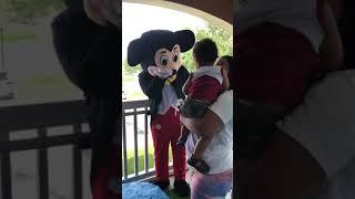 Baby sees Mickey Mouse for the first time!!!  (reaction) Mickey Mouse Costume (Espańol)