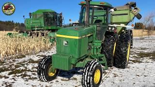 Harvesting Corn in Snow with John Deere 8820 Combine