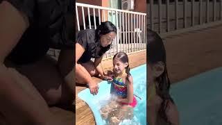 Brincadeira sem graça na piscina (Jessica e Mc Divertida)-Jessica e família