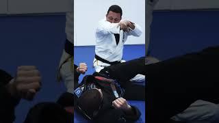 Triangle Choke Escape by the legend Master Renzo Gracie #bjj #bjjpodcast #jiujitsupodcast #jiujitsu