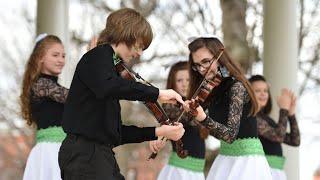 Riverdance Performer Slips and Recovers Live at Macy's Thanksgiving Day Parade!