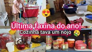 Última faxina do ano pesada na cozinha simples  /tava um nojo/troquei os paninhos/tudo muito sujo