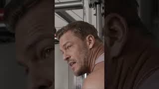 Yes, Alan Ritchson does train to look big as Reacher #menshealth