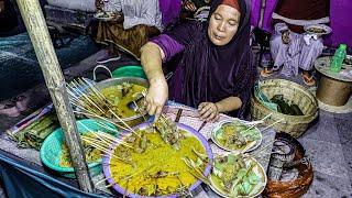 SI IBU INI JUALAN DI TROTOAR SEJAK 1985 || LONTONG KIKIL KHAS TRUCUK BOJONEGORO