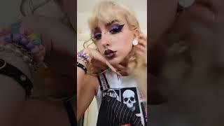 How to stretch your earlobes using BodyJ4You stone ear plugs and jojoba oil. BodyJ4You
