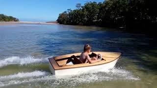 Mini electric speedboat 16s LiPo 2000w brushless