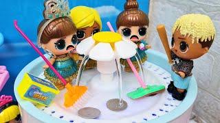 ROBBERY OF THE FOUNTAIN OF THE QUEEN LOL GIVE ME THE COINS! Dolls LOL surprise Funny cartoons