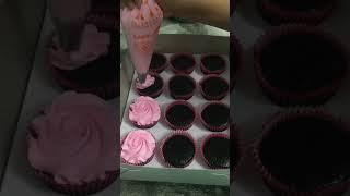 simple rosette design for cupcakes using 1M tip