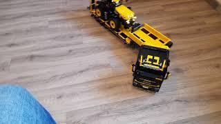 Lego technic MAN TGX mit Trailer und JCB Fasttrac drauf...