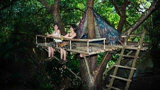 Building a Safe Shelter Cabin in a Big Tree - The Effort and New Beginning of 2 Sisters, Part 1