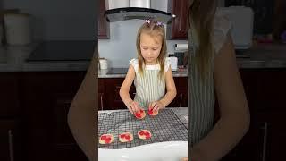 The Easiest Valentines Cookie #kidfriendly #pillsbury #valentinesdaycookies #sweets #baking