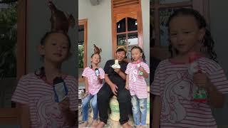 QAIREEN DAN KIRANA MAKAN ES KRIM SAMBIL MAINAN AYAM  #viralshorts #trending #views