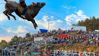 LOS JINETES NO PUDIERON CONTRA ESTOS TOROS ESTRELLAS DEL SUR!! JARIPEO UCASANASTACUA MICHOACAN 2025