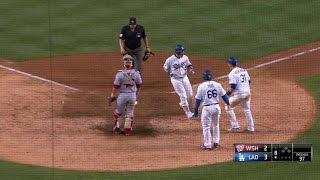 Grandal hammers a go-ahead homer in the 8th