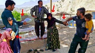The lawyer comes to show Zainab's divorce file to Sakineh's father to get Sakineh back.