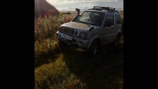 TLC Prado и Suzuki Jimny и небольшой брод