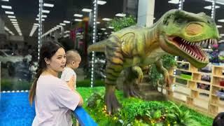 A Khư xem con khủng long | see tyrannosaurus