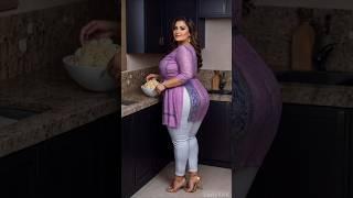 Beautiful Dubai Princess Walking in Chicken #beautiful #princess
