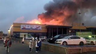 Russie : un supermarché de Saint-Pétersbourg ravagé par les flammes