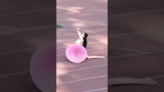 “撑伞接落花 看那西风骑瘦马”#古典舞#笑纳#古风#向全世界展示中国舞