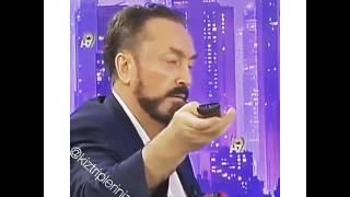 Adnan Oktar ve kedicikler dans ediyor 