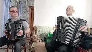 За горой колодец.