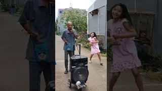 Pengamen Lucu Nyanyiin Lagu Janda Bikin Ngakak - #shorts