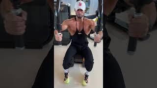 Top exercise for the pectoral 