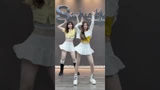 Too thick #fyp #fypシ #virals #tiktok #dance #xyzbca #tiktokcambodia  #reelsvideoシ #videos #feed
