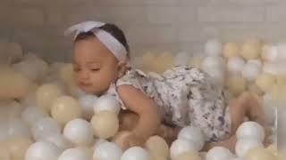 Baby Shireen aqila Umur 9 Bulan Mandi Bola