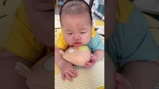 5个月了是不是快出牙了#长牙期的宝宝 #人类幼崽 #萌娃 #萌娃日常 #宝宝长牙时会有什么反应
