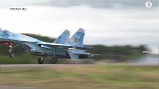 Украинский истребитель Су-27 VS дорожный знак.