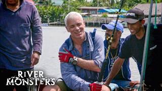 GIANT Stingray SNAPS Rod, Leaving Jeremy Wade with a TORN BICEP | River Monsters