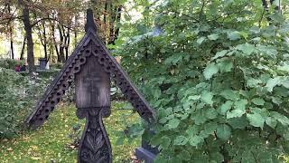 Могила художника Бориса Кустодиева (1878—1927) на Тихвинском кладбище в Александро-Невской лавре