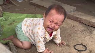 Two Poor Forgotten Children Searching for Their Lost Mother Everywhere | Heartbreaking Story