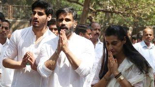 Suniel Shetty Breaks Down at Father's Funeral Ceremony