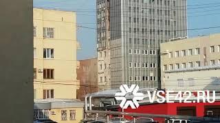 Кемеровчане пожаловались на вылетающий мусор из здания МВД/VSE42.Ru