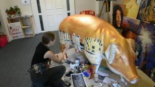 Artist, Lois Cordelia painting a pig for 'Pigs Gone Wild'